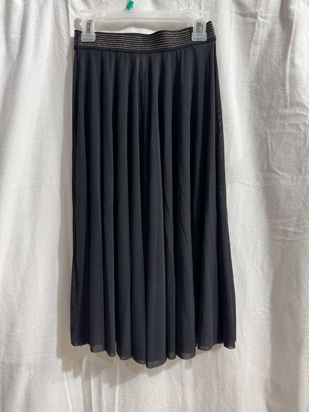 Lululemon Black Pleated Maxi Skirt with Elastic Waistband, Size 2
